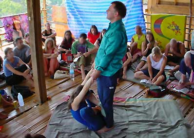 Asokananda teaches Thaiyogamassage at Lahu Village